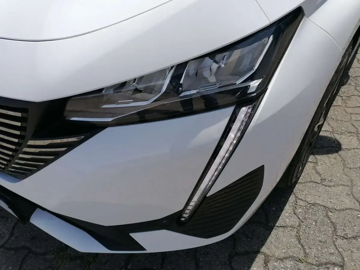 Gebraucht Peugeot 308 Allure 131 PS (96 kW) 2023 Weiß Kombi