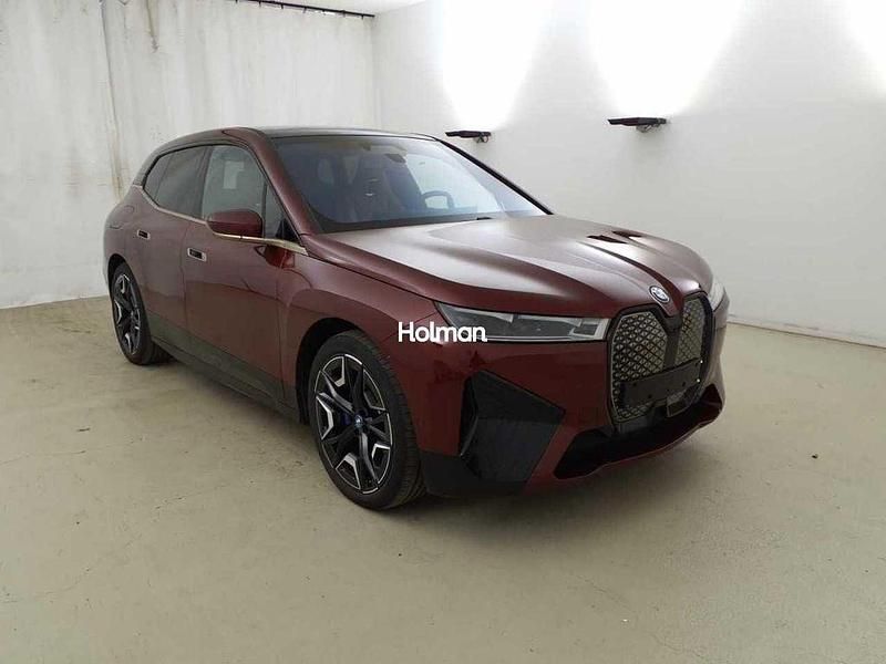 Rot Gebraucht 2023 BMW iX Sport Line SUV | 48.528 € (Guter Preis) - Bild 1/4