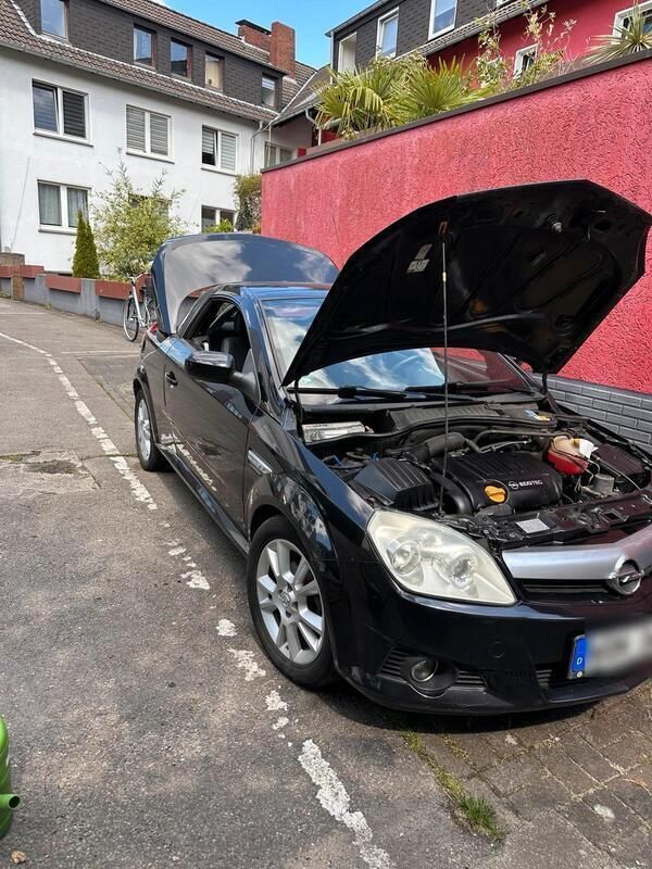 Schwarz Gebraucht 2005 Opel Tigra Enjoy Cabrio | 1.390 € (Guter Preis) - Bild 1/4