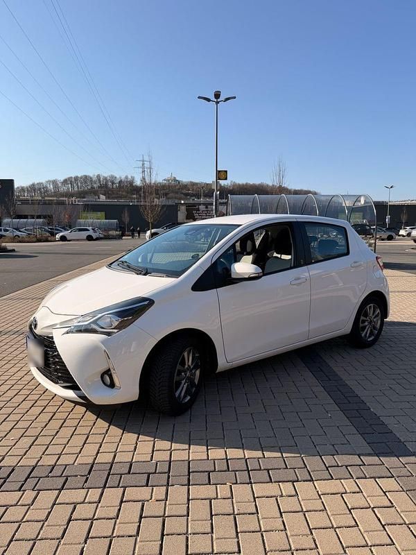 Gebraucht Toyota Yaris 111 PS (81 kW) 2017 Weiß Kleinwagen