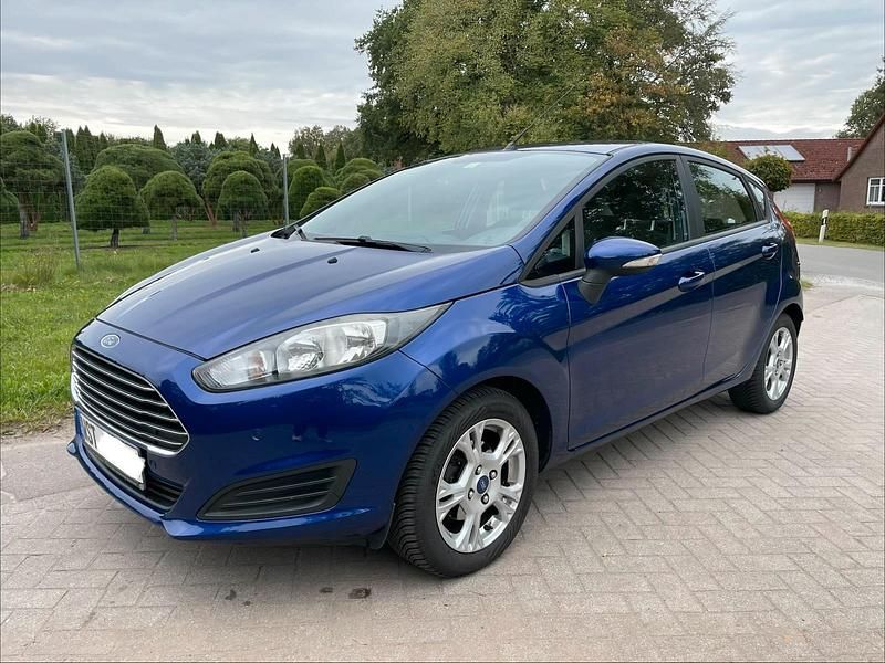 Blau Gebraucht 2014 Ford Fiesta Trend Kleinwagen | 4.500 € (Fairer Preis) - Bild 1/4