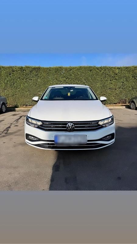 Gebraucht VW Passat 150 PS (110 kW) 2021 Weiß Limousine