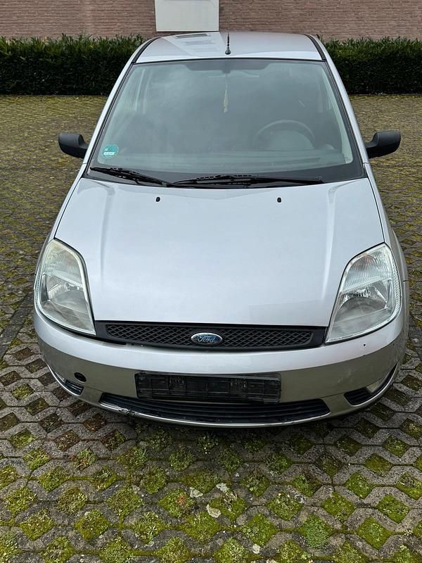 Gebraucht Ford Fiesta 70 PS (51 kW) 2003 Silber Kleinwagen