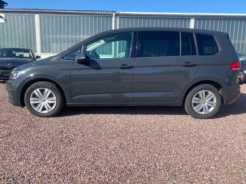 Gebraucht VW Touran Trendline 116 PS (85 kW) 2018 Grau Van / Kleinbus