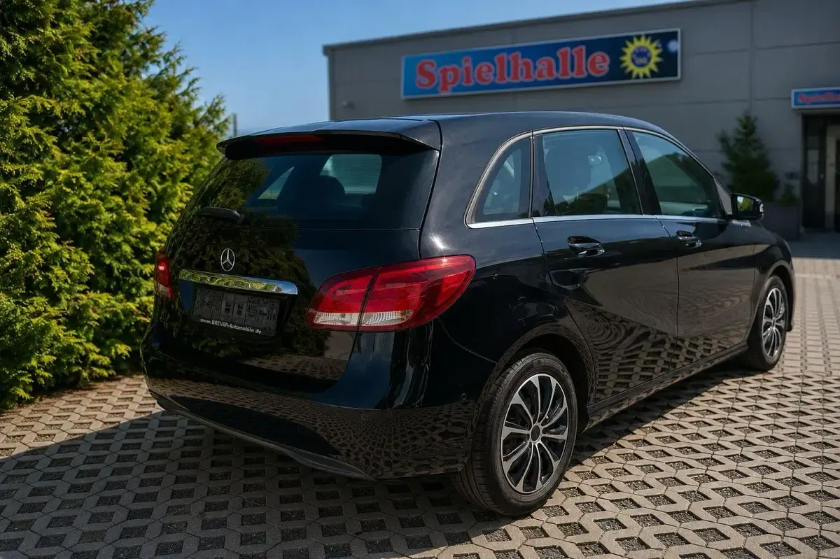 Gebraucht Mercedes B200 136 PS (100 kW) 2018 Schwarz Kleinwagen
