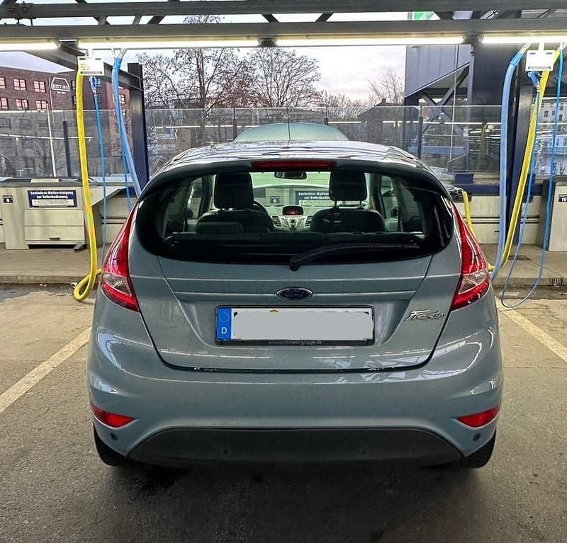 Gebraucht Ford Fiesta Titanium 97 PS (71 kW) 2009 Grau Kleinwagen