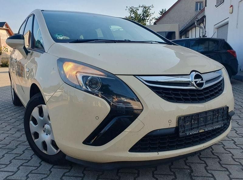 Gelb Gebraucht 2016 Opel Zafira Tourer Selection Van / Kleinbus | 2.499 € (Superpreis) - Bild 1/4