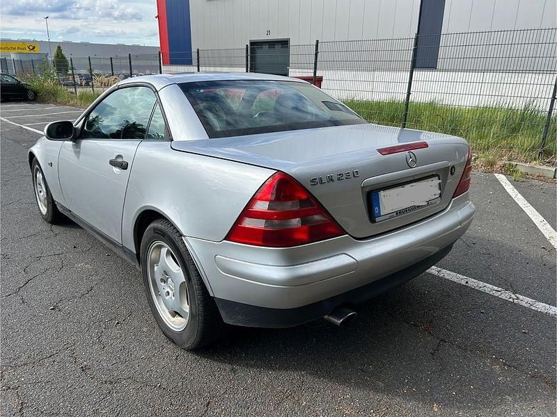 Gebraucht Mercedes SLK230 193 PS (141 kW) 1998 Silber Cabrio