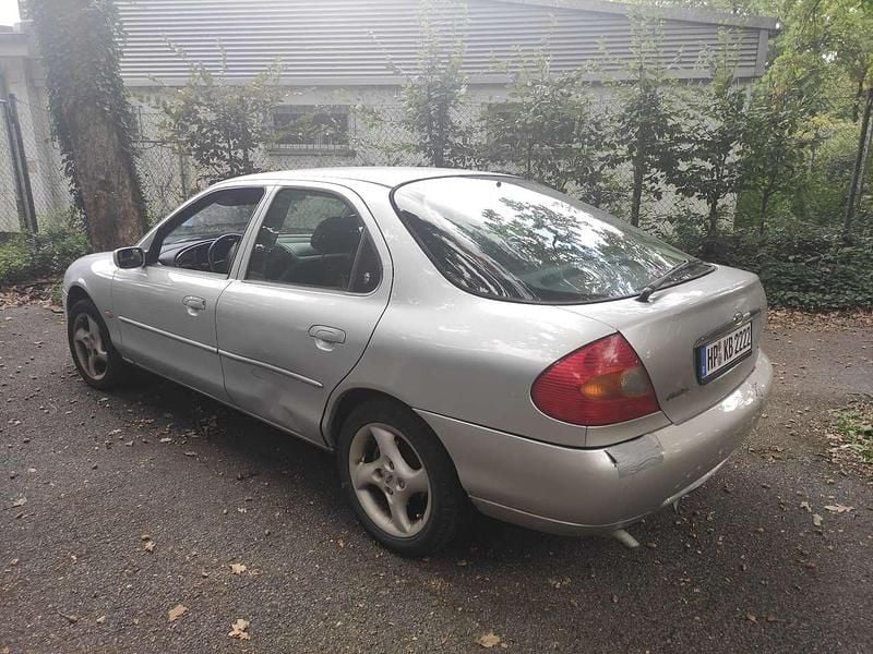 Gebraucht Ford Mondeo Ghia 131 PS (96 kW) 1998 Limousine
