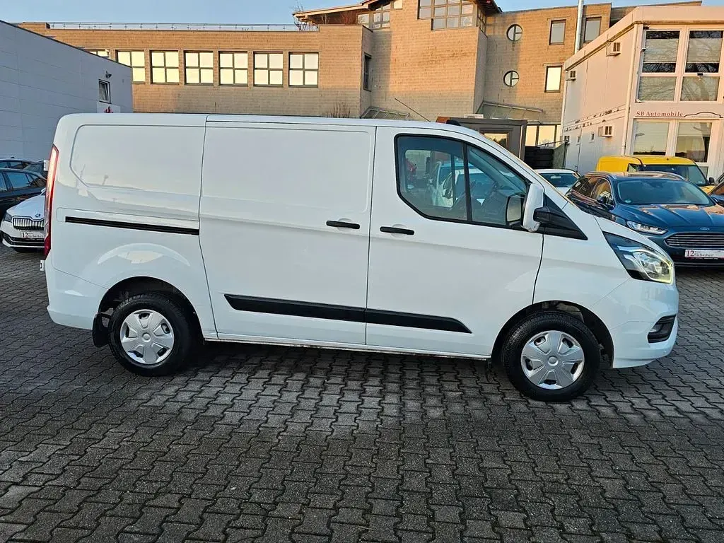 Second-hand Ford Transit Custom 105 CP (77 kW) 2022 Alb Monovolum