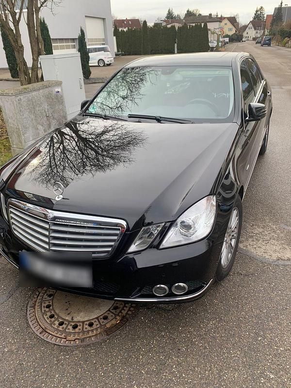 Gebraucht Mercedes E220 Elegance 170 PS (125 kW) 2009 Schwarz Limousine
