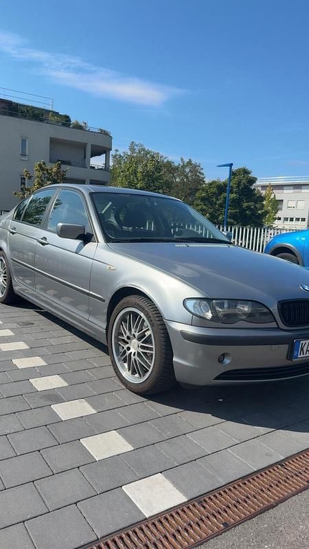Grau Gebraucht 2004 BMW 316 Limousine | 3.000 € (Fairer Preis) - Bild 1/4