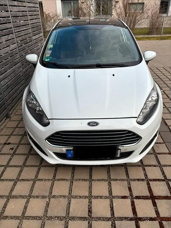 Gebraucht Ford Fiesta 65 PS (47 kW) 2014 Weiß Kleinwagen