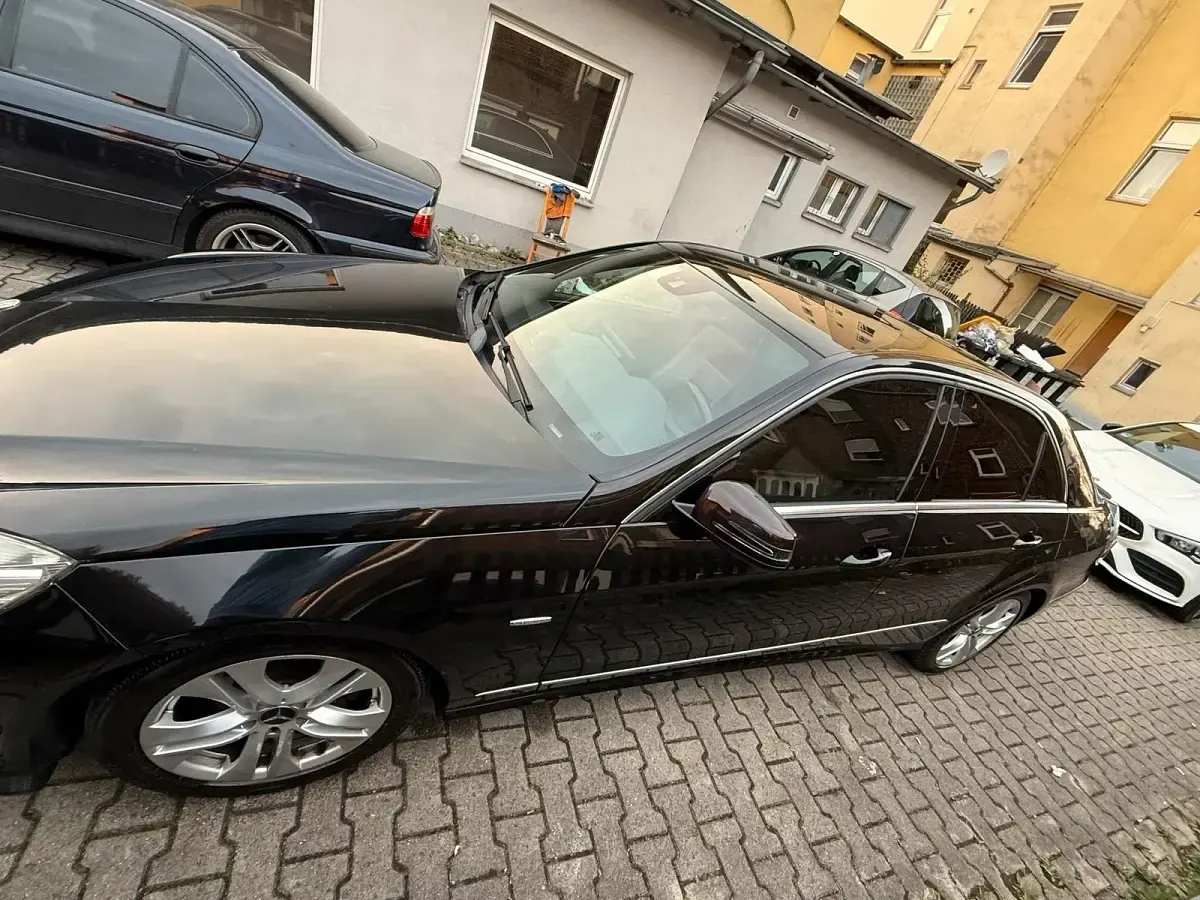 Gebraucht Mercedes E350 231 PS (169 kW) 2009 Schwarz Limousine