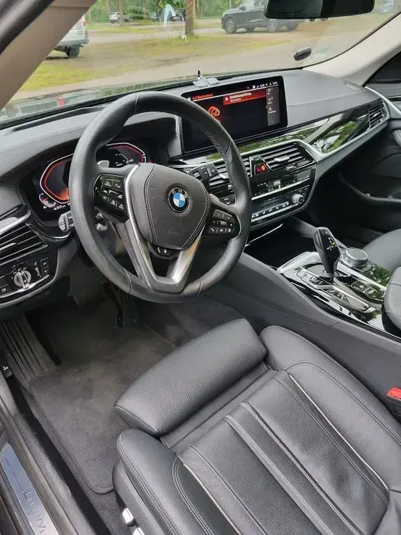 Gebraucht BMW 530 245 PS (180 kW) 2023 Grau Kombi