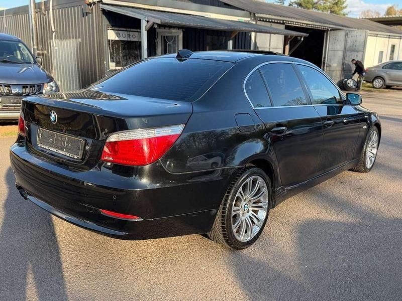 Gebraucht BMW 525 197 PS (144 kW) 2007 Black sapphire metallic Limousine