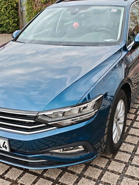 Gebraucht VW Passat 150 PS (110 kW) 2021 Blau Kombi