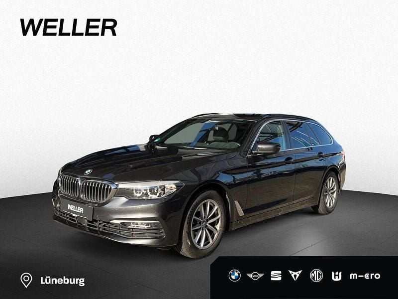 Sophistograu (grau) Gebraucht 2020 BMW 520 Performance Kombi | 25.490 € (Superpreis) - Bild 1/4