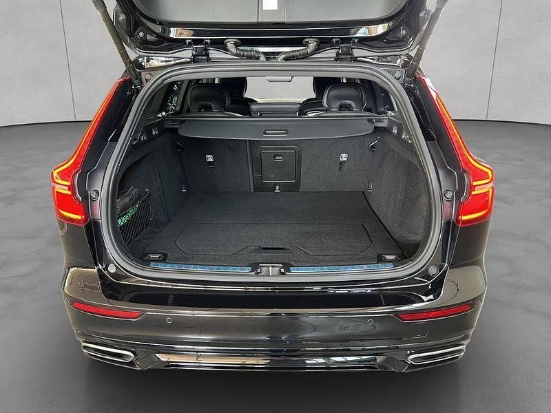 Gebraucht Volvo V60 R-Design 197 PS (144 kW) 2021 Schwarz Kombi