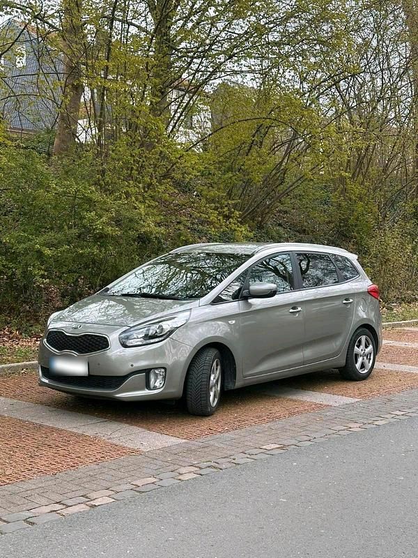 Gebraucht Kia Carens 135 PS (99 kW) 2013 Grau Van / Kleinbus