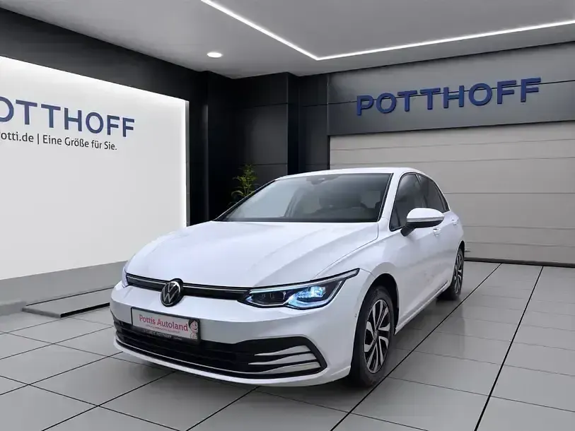 Gebraucht VW Golf VIII Active 150 PS (110 kW) 2023 Pure white Limousine