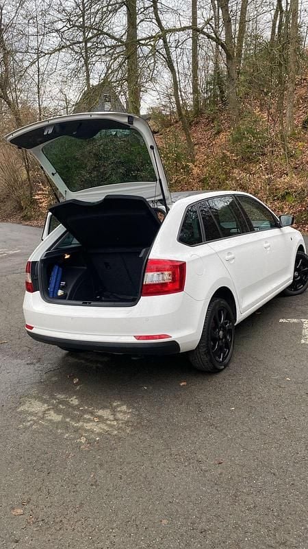 Gebraucht Skoda Rapid 105 PS (77 kW) 2014 Weiß Kleinwagen