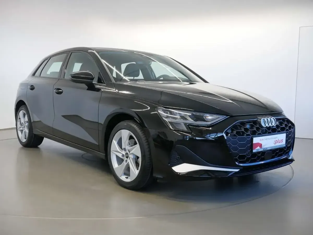 Second-hand Audi A3 Advanced 116 CP (85 kW) 2025 Negru Berlinǎ