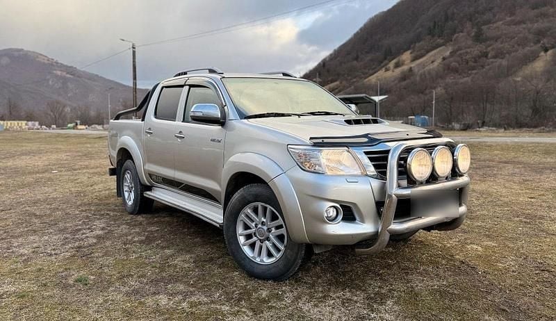 Gebraucht Toyota HiLux 171 PS (125 kW) 2015 Silber Abholung