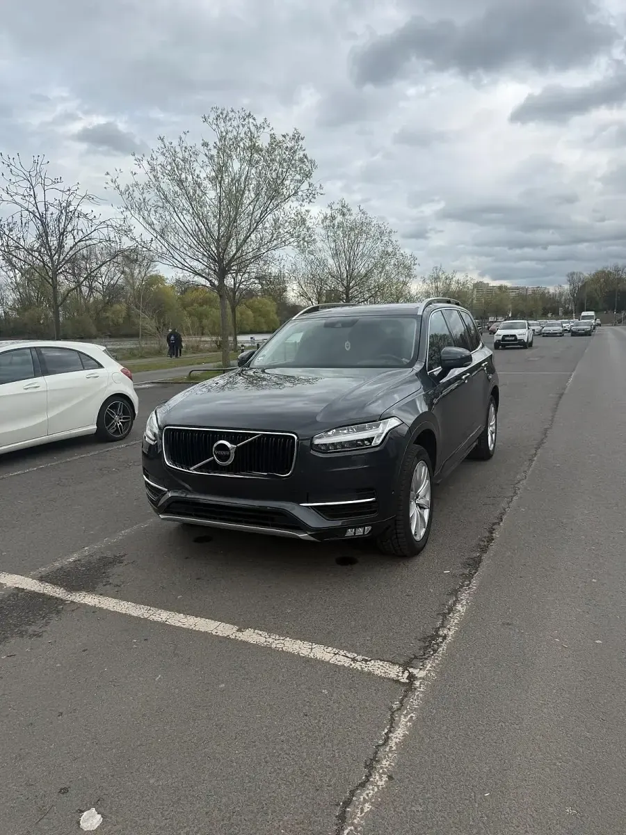 Gebraucht Volvo XC90 Momentum 235 PS (172 kW) 2018 Grau SUV