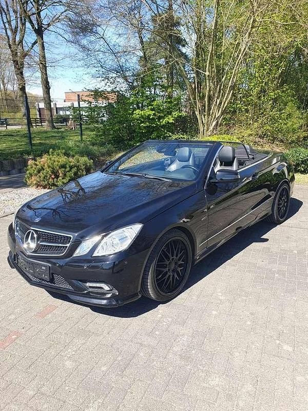 Gebraucht Mercedes E200 AMG 184 PS (135 kW) 2010 Schwarz Cabrio