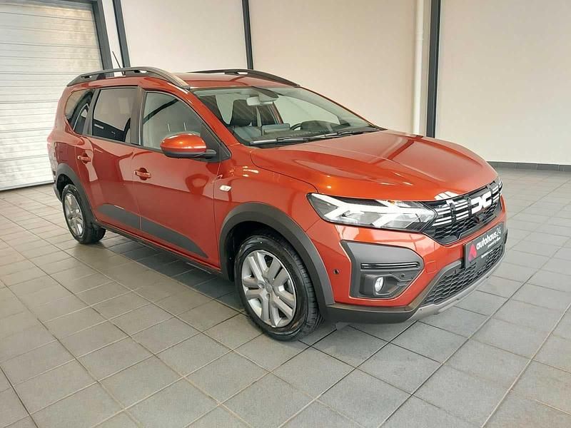 Braun Gebraucht 2023 Dacia Jogger Expression Van / Kleinbus | 15.990 € - Bild 1/4