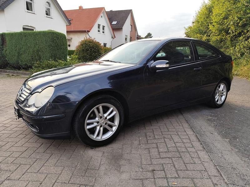 Blau Gebraucht 2002 Mercedes C180 Coupé | 2.899 € (Etwas zu teuer) - Bild 1/4