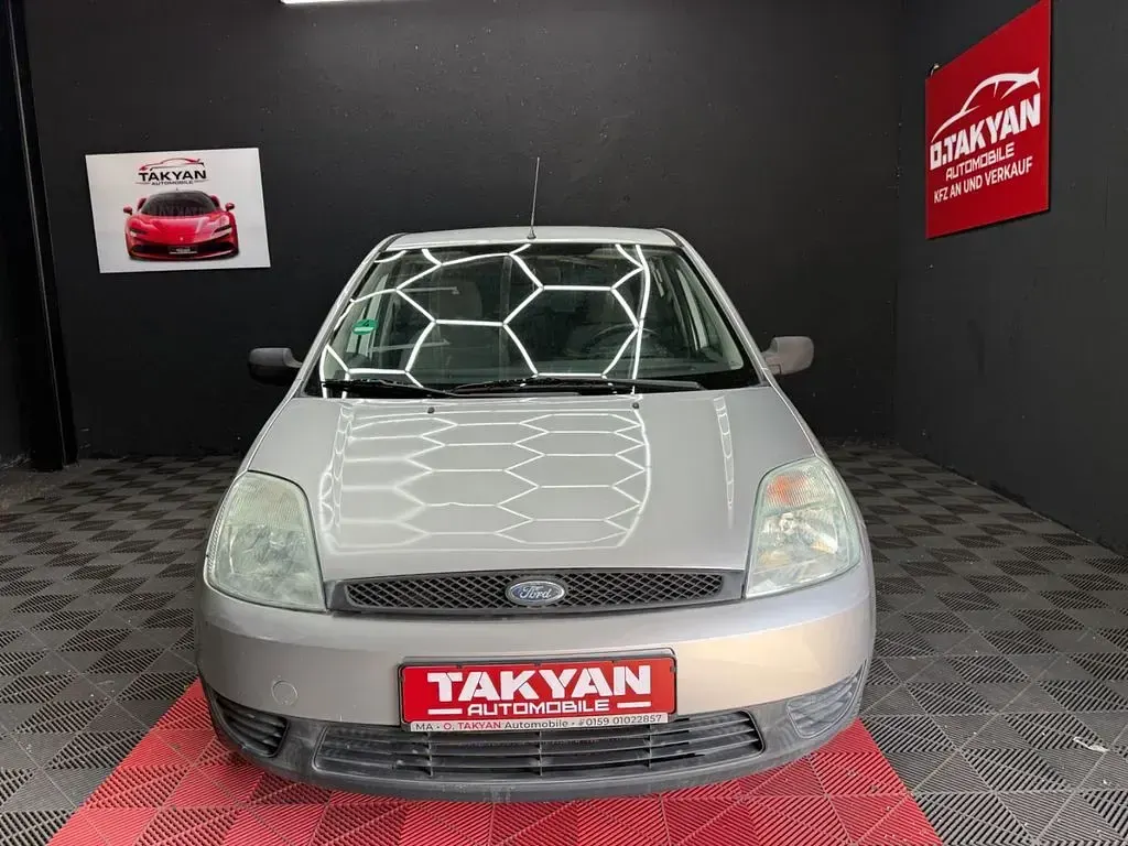 Gebraucht Ford Fiesta Ghia 69 PS (50 kW) 2003 Silber Kleinwagen