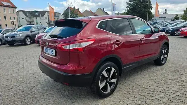 Gebraucht Nissan Qashqai 360º 163 PS (119 kW) 2015 Rot SUV