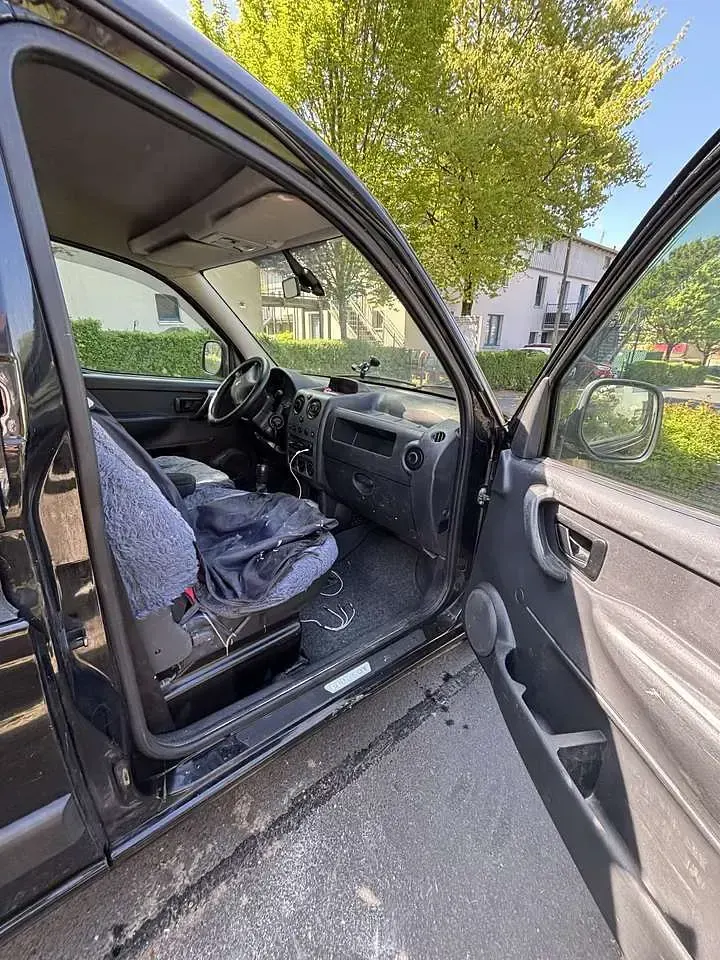 Gebraucht Peugeot TePee Premium 90 PS (66 kW) 2008 Schwarz Van