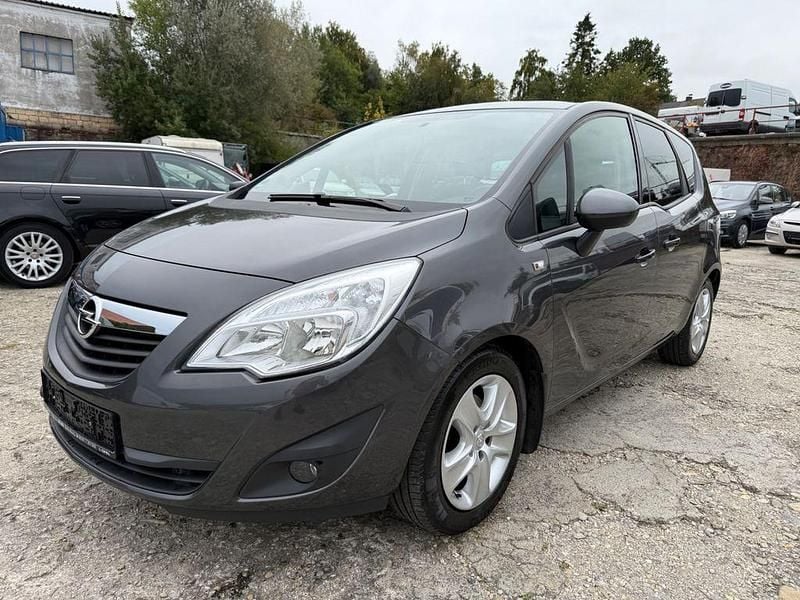 Grau Gebraucht 2011 Opel Meriva Design Edition Van / Kleinbus | 2.250 € (Superpreis) - Bild 1/4