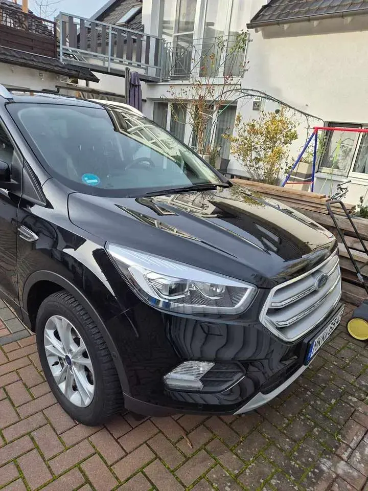 Usado Ford Kuga Titanium 150 HP (110 kW) 2019 SUV