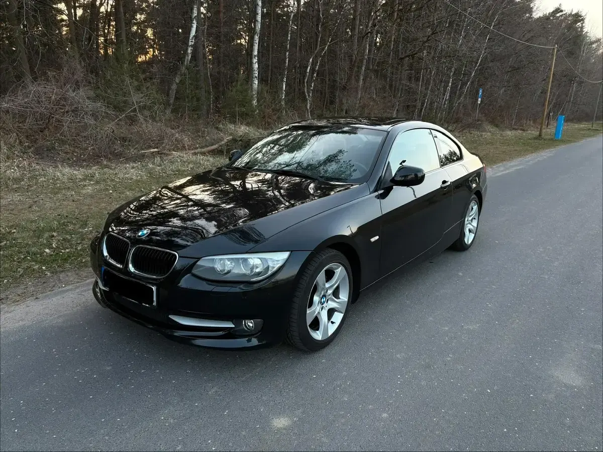 Gebraucht BMW 320 170 PS (125 kW) 2010 Schwarz Coupé
