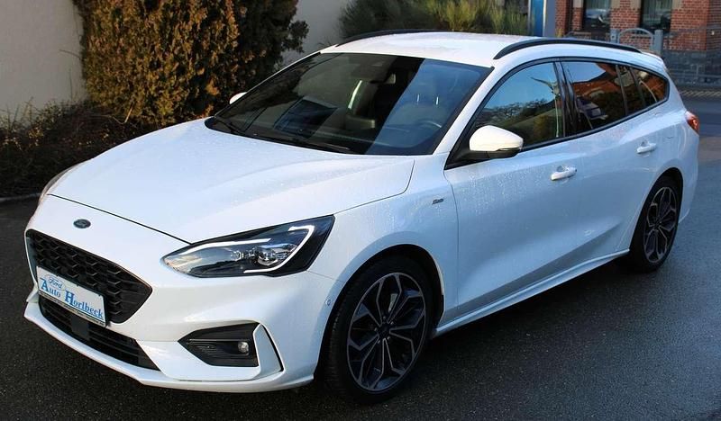 Frostweiß Gebraucht 2021 Ford Focus ST-Line X Kombi | 19.990 € (Fairer Preis) - Bild 1/4