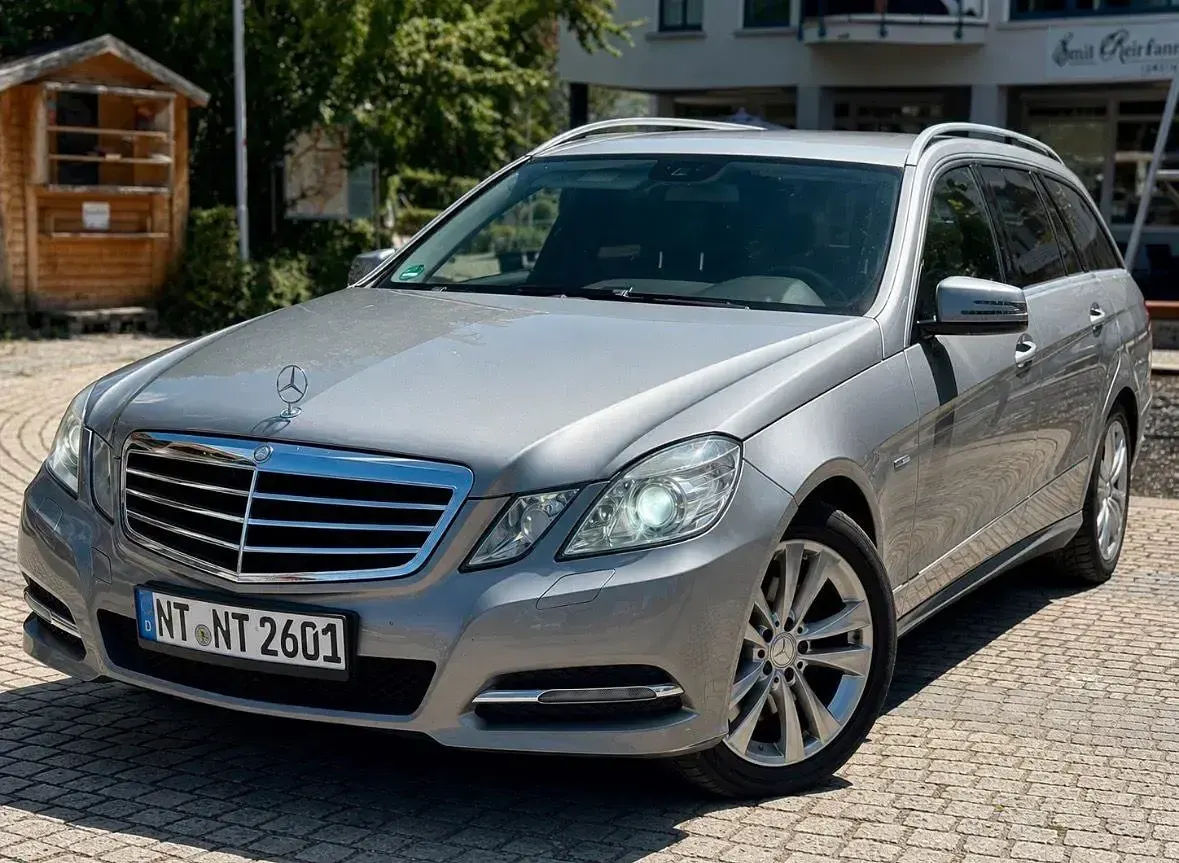 Gebraucht Mercedes E220 Avantgarde 204 PS (150 kW) 2011 Silber Kombi