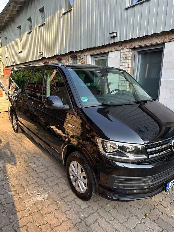 Schwarz Gebraucht 2017 VW Caravelle Van / Kleinbus | 27.000 € (Fairer Preis) - Bild 1/4
