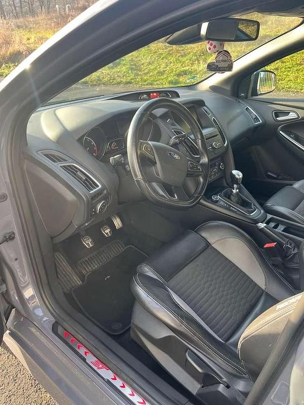 Gebraucht Ford Focus 250 PS (183 kW) 2015 Grau Limousine