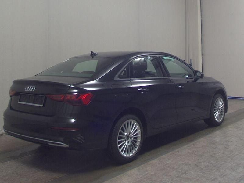 Gebraucht Audi A3 Ambiente 110 PS (80 kW) 2021 Brillantschwarz Limousine