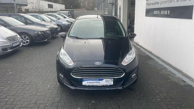 Gebraucht Ford Fiesta 101 PS (74 kW) 2016 Schwarz Kleinwagen