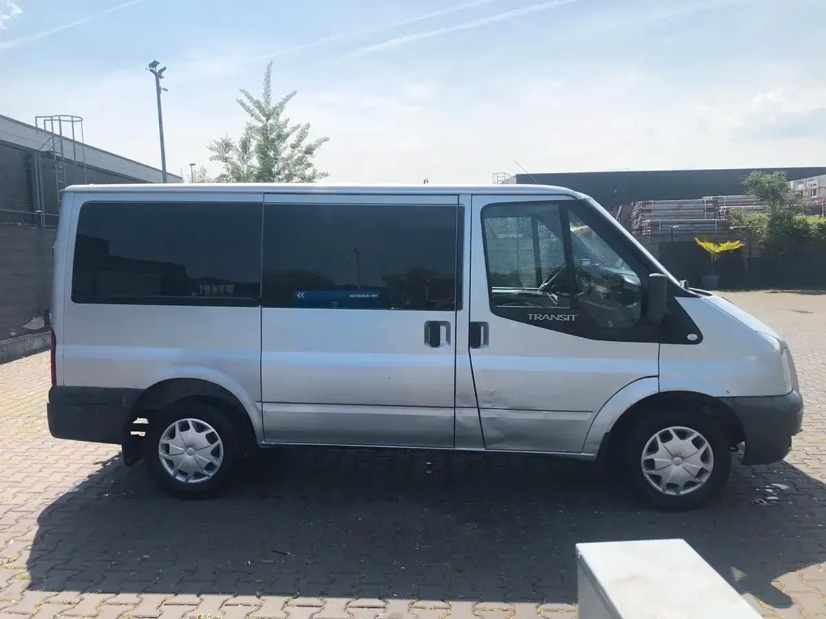 Gebraucht Ford Transit 85 PS (62 kW) 2010 Silber Van / Kleinbus