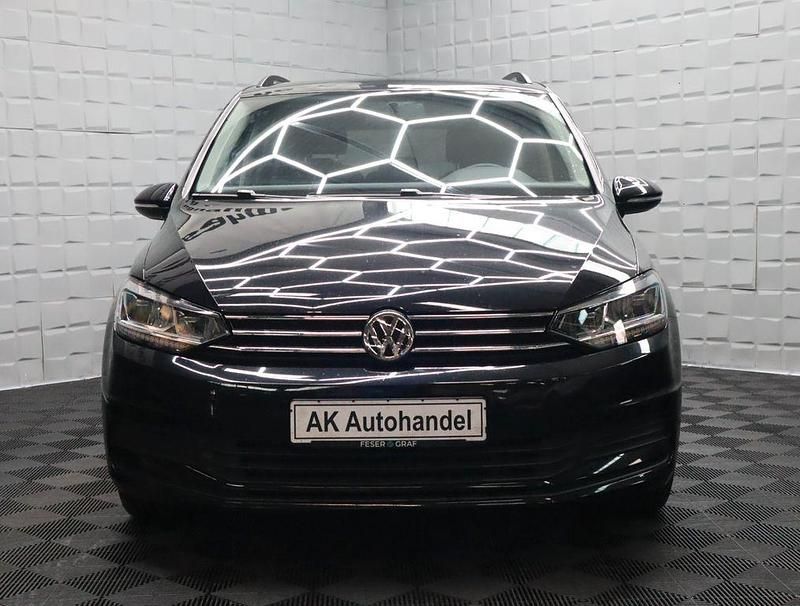 Second-hand VW Touran Comfortline 116 CP (85 kW) 2019 Negru Monovolum