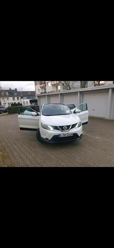 Weiß Gebraucht 2015 Nissan Qashqai 360º SUV | 11.500 € (Fairer Preis) - Bild 1/4