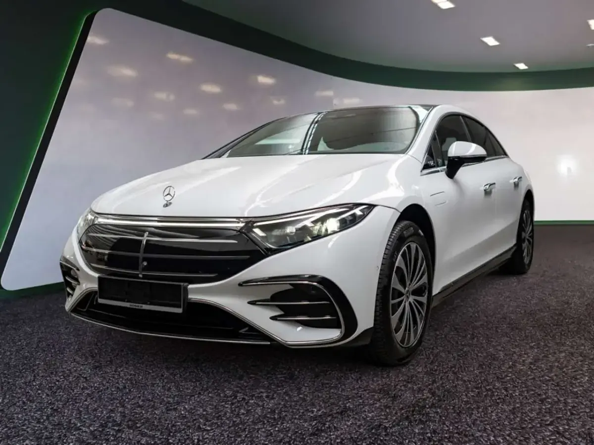 Gebraucht Mercedes EQS450+ Style 264 kW (360 PS) 2024 Weiss / opalithweiß Limousine