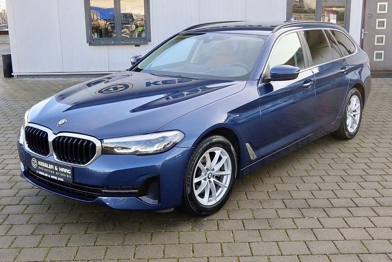 Gebraucht BMW 520 Performance 190 PS (139 kW) 2023 Phytonicblau Kombi
