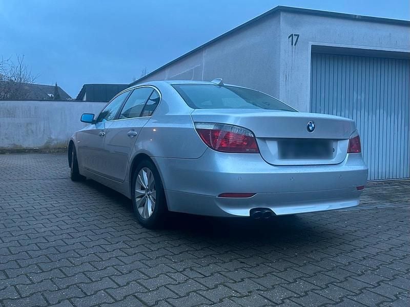 Gebraucht BMW 520 177 PS (130 kW) 2004 Silber Limousine